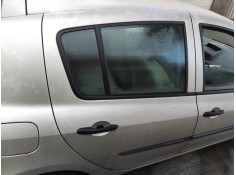Recambio de puerta trasera derecha para renault clio iii confort dynamique referencia OEM IAM   