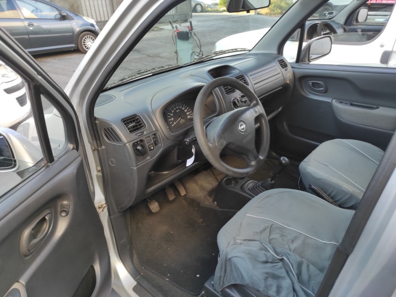 opel agila del año 2002