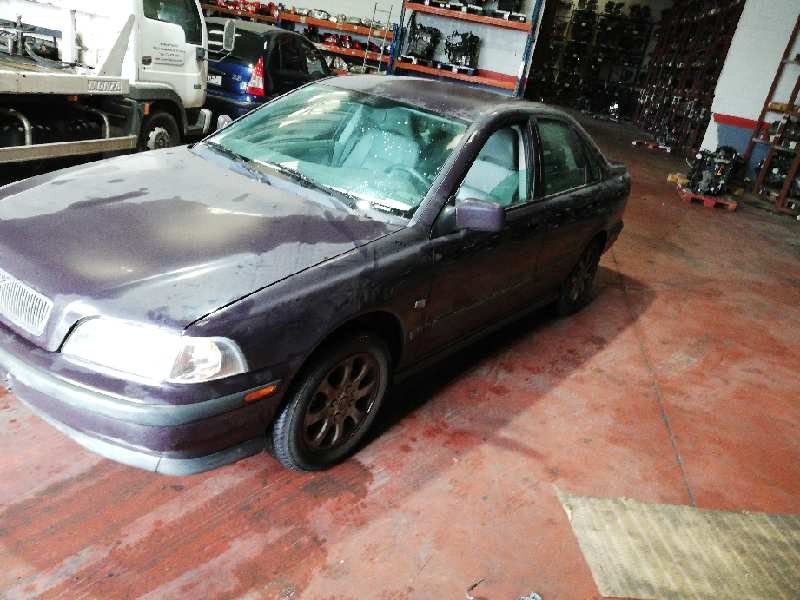 volvo s40 berlina del año 1999