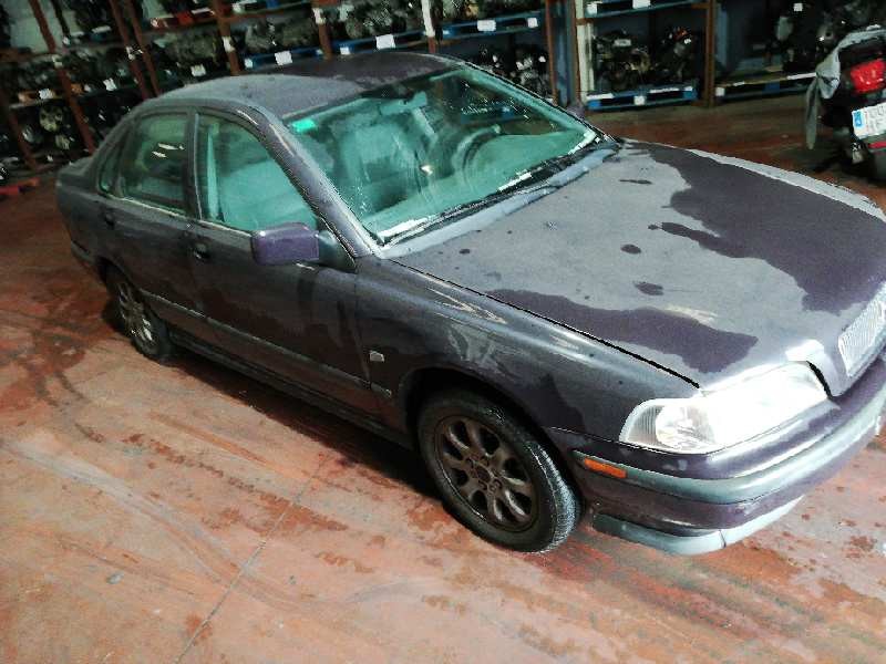 volvo s40 berlina del año 1999