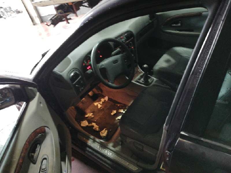 volvo s40 berlina del año 1999