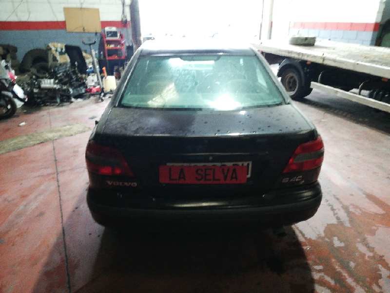 volvo s40 berlina del año 1999