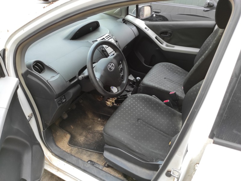 toyota yaris del año 2007