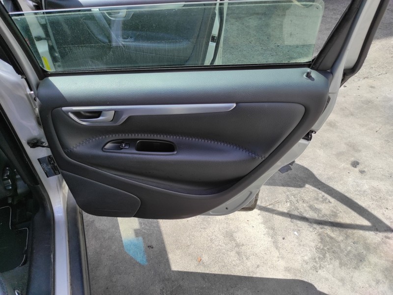 Recambio de panel puerta trasera derecha para volvo xc70 d5 awd ocean race referencia OEM IAM   