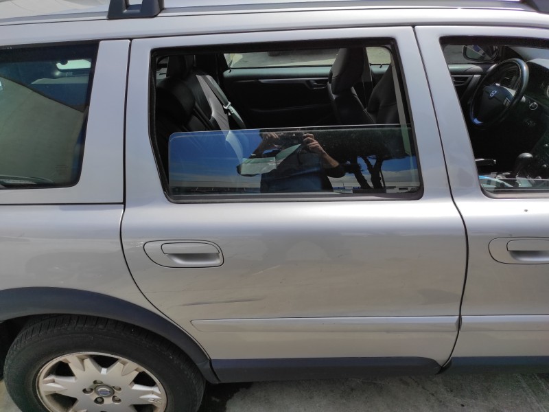 Recambio de puerta trasera derecha para volvo xc70 d5 awd ocean race referencia OEM IAM   
