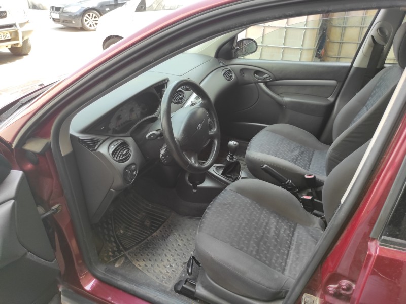 ford focus berlina (cak) del año 2001