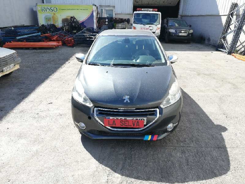 peugeot 208 del año 2012