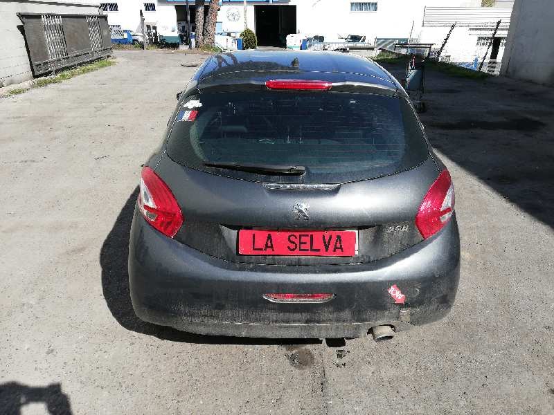 peugeot 208 del año 2012