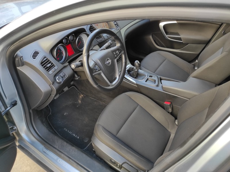 opel insignia berlina del año 2011