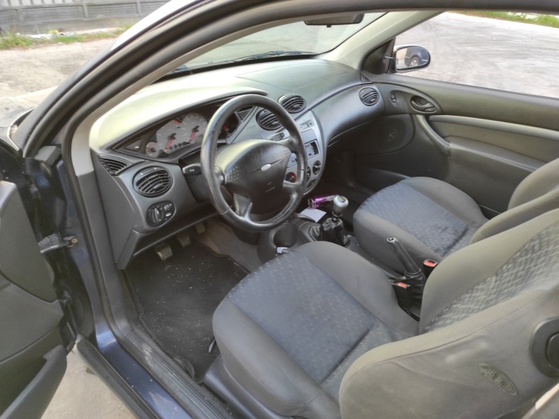 ford focus berlina (cak) del año 2001