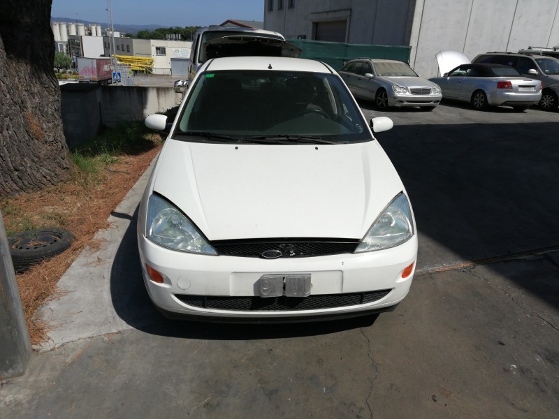 ford focus berlina (cak) del año 2001