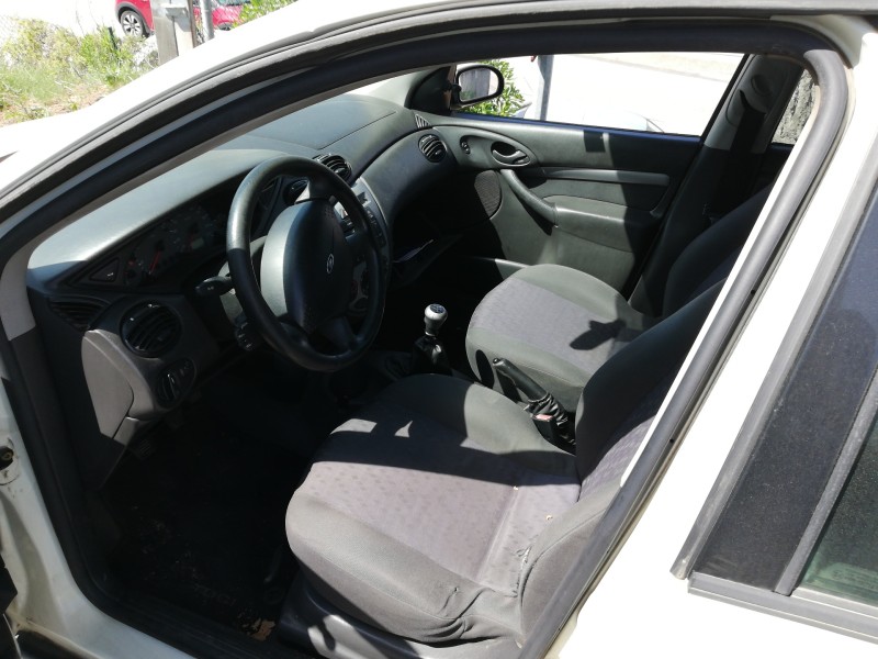 ford focus berlina (cak) del año 2001