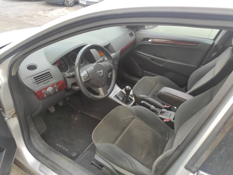 opel astra h berlina del año 2005