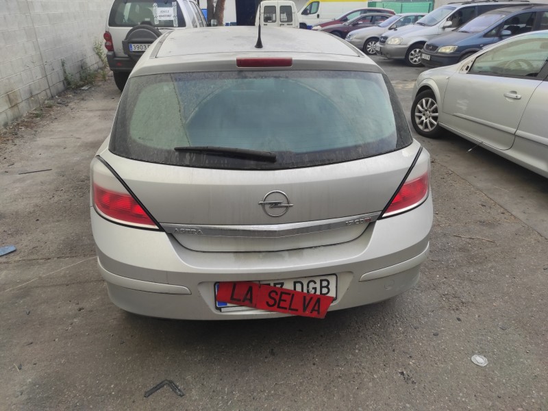 opel astra h berlina del año 2005