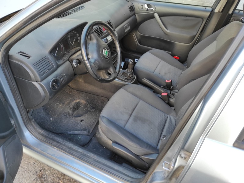 skoda octavia combi (1u5) del año 2007