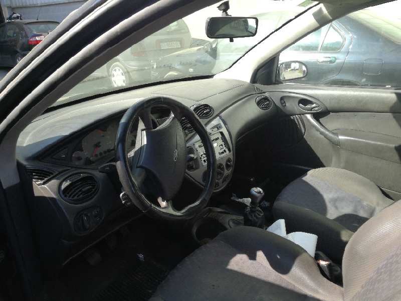 ford focus berlina (cak) del año 2001