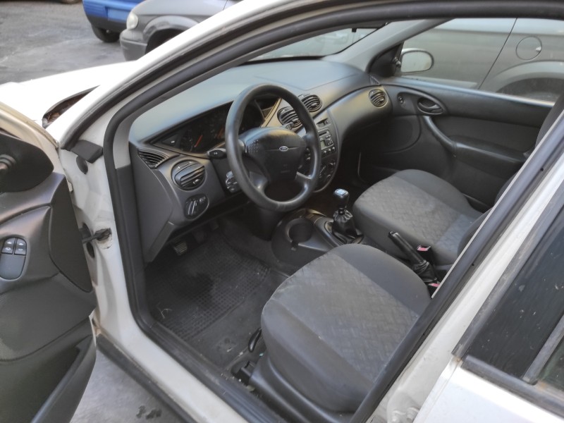 ford focus berlina (cak) del año 2001
