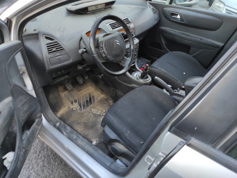 citroen c4 berlina del año 2004